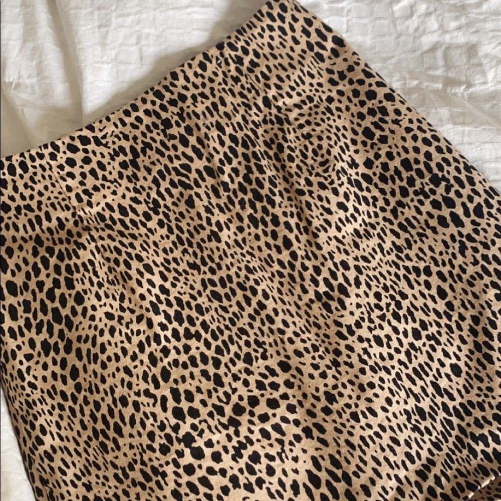 Brandy Melville tan leopard mini skirt - Picture 2 of 2